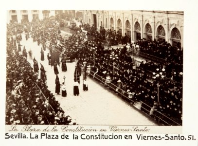 Fotografi av Sevilla. La Plaza de la Constitucion en Viernes-Santo - Hallwylska museet - 104798