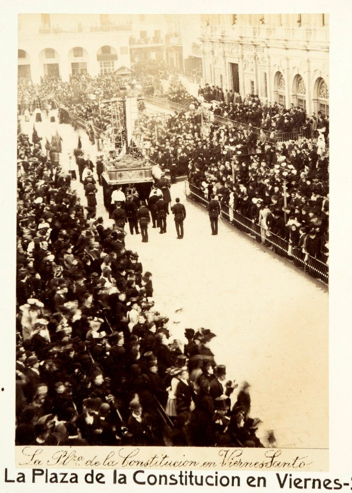 Fotografi av Sevilla. La Plaza de la Constitucion en Viernes-Santo - Hallwylska museet - 104799