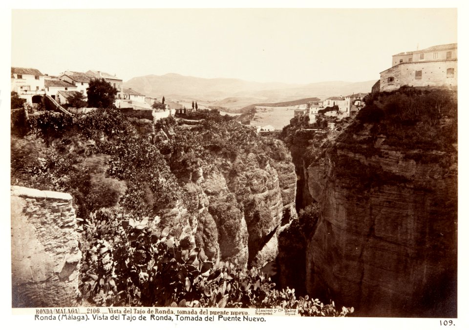 Fotografi av Ronda (Málaga). Vista del Tajo de Ronda, tomada del Puente Nuevo - Hallwylska museet - 104970