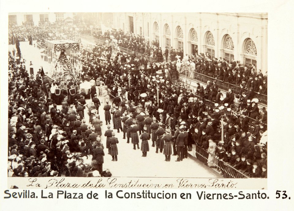 Fotografi av Sevilla. La Plaza de la Constitucion en Viernes-Santo - Hallwylska museet - 104800