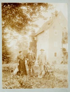 Fotografi av Walther, Hans och Hedwig von Hallwyl invid Burgberg bei Überlingen - Hallwylska museet - 106659 photo