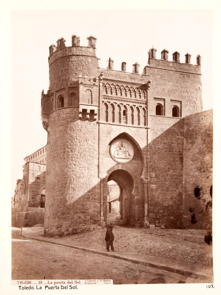 Fotografi på Puerta del Sol, Toledo, 1800-tal - Hallwylska museet - 107272