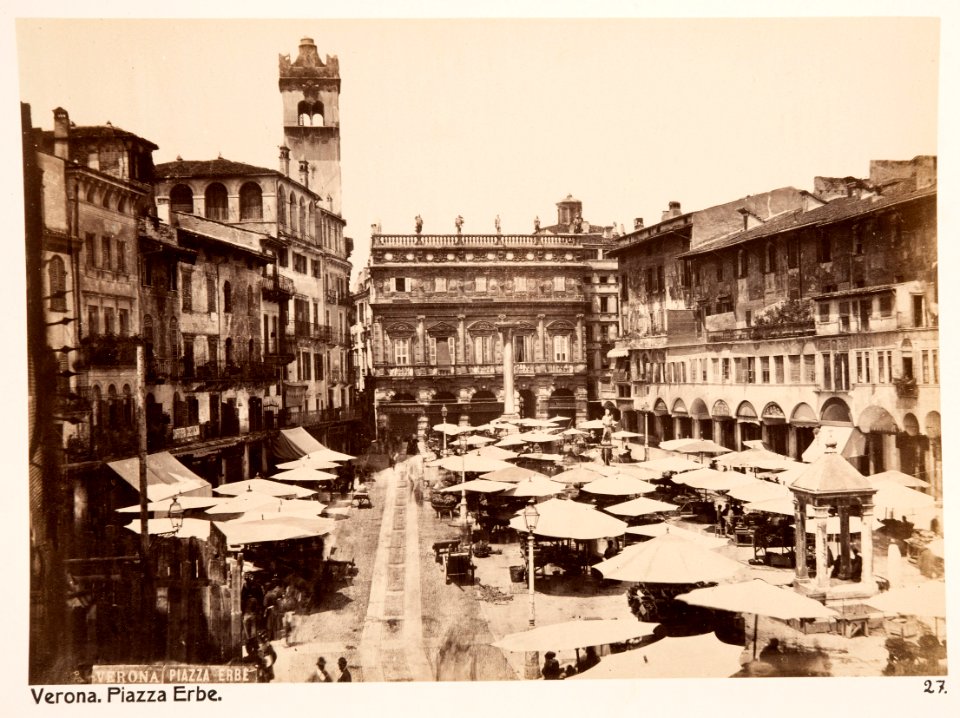 Fotografi över Piazza delle Erbe, Verona - Hallwylska museet - 107347