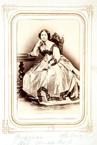 Fotografiporträtt på Cecilie von Hallwyl, f. von Hoff, 1860-talet - Hallwylska museet - 107809