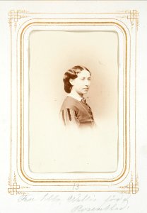 Fotografiporträtt på Ebba Wallis, f. Rosenblad - Hallwylska museet - 107805