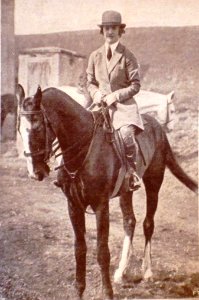 Fotografia della Principessa Sveva Colonna a Cavallo