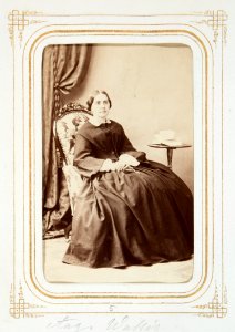 Fotografiporträtt på Augusta Wallis, 1800-tal - Hallwylska museet - 107797