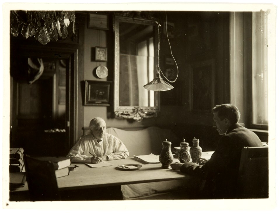 Fotografi. Musealt arbete på Hamngatan 4. Wilhelmina von Hallwyl och Bengt Claudelin - Hallwylska museet - 106672