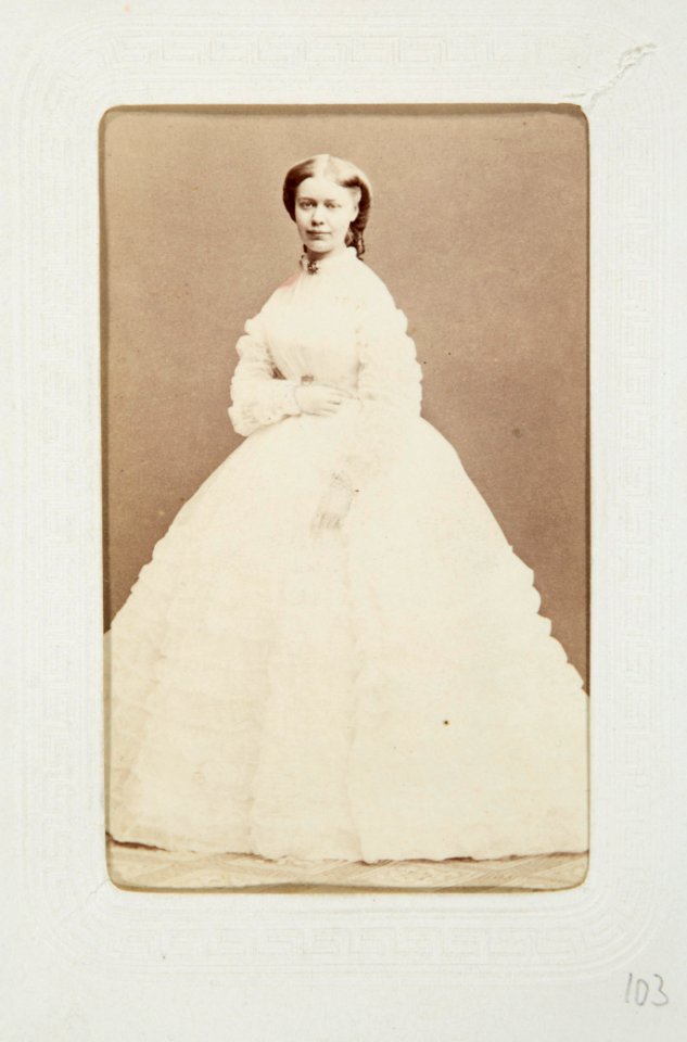 Fotografiporträtt på Bertha Rohtlieb, 1865 - Hallwylska museet - 107666