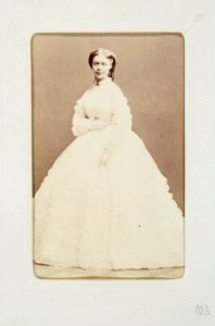 Fotografiporträtt på Bertha Rohtlieb, 1865 - Hallwylska museet - 107666