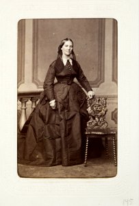 Fotografiporträtt på kvinna, 1860-tal - Hallwylska museet - 107732