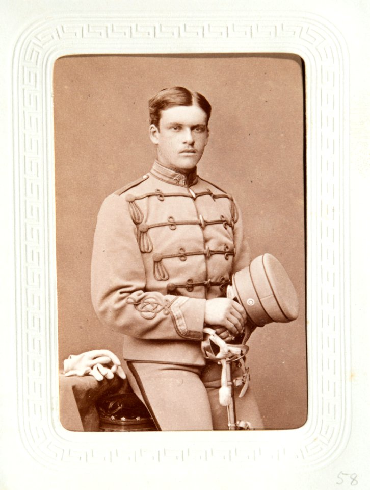 Fotografiporträtt på Carl von Hallwyl i uniform - Hallwylska museet - 107636