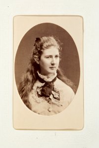 Fotografiporträtt på Louise Wallis - Hallwylska museet - 107746