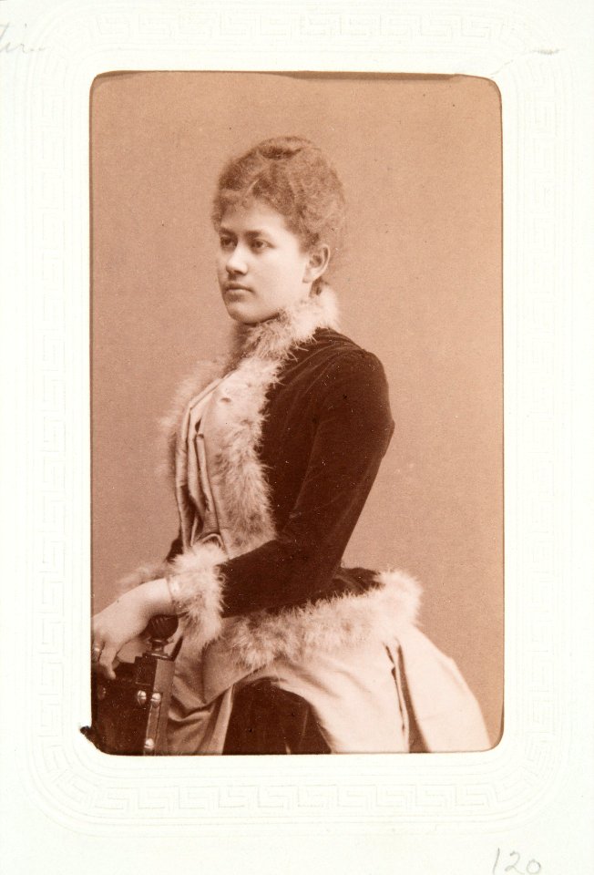 Fotografiporträtt på Ebba von Eckermann, 1880-tal - Hallwylska museet - 107749