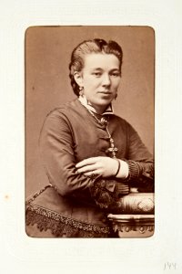 Fotografiporträtt på Ottilie Hohenester alternativmedicinsk doktor - Hallwylska museet - 107736
