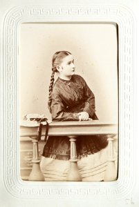Fotografiporträtt på flicka, 1860-tal - Hallwylska museet - 107634 photo