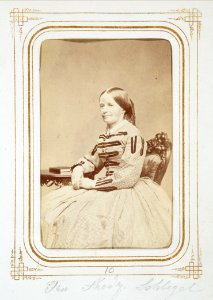 Fotografiporträtt på Fredrika Schlegel, f. Wallis - Hallwylska museet - 107802