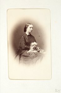 Fotografiporträtt på Weye och hund - Hallwylska museet - 107787