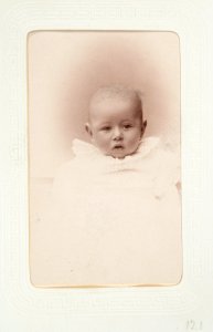 Fotografiporträtt på bebis, 1800-talets andra hälft - Hallwylska museet - 107675 photo