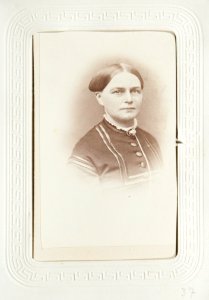 Fotografiporträtt på Caroline Pflaum, 1860-tal - Hallwylska museet - 107615 photo
