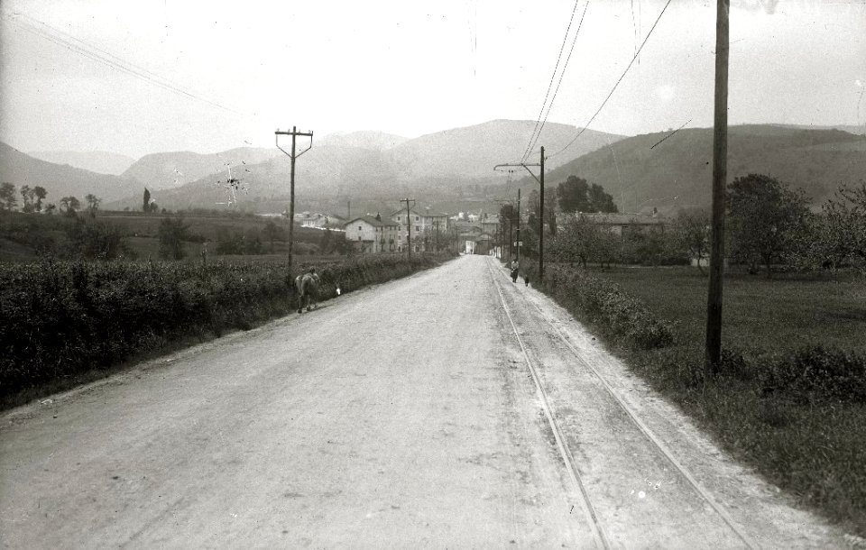 Fotografías de las localidades por donde pasa el circuito automóvilistico de Lasarte (12 de 16) - Fondo Car-Kutxa Fototeka