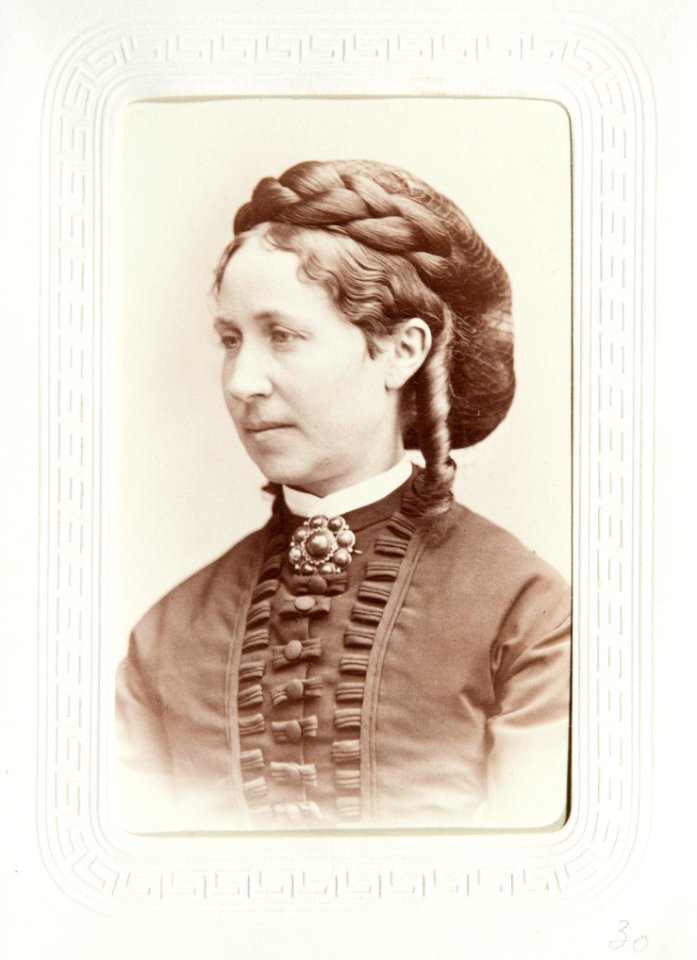 Fotografiporträtt på Ebba Rosenblad, 1860-tal - Hallwylska museet - 107608