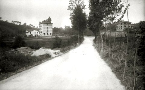 Fotografías de las localidades por donde pasa el circuito automóvilistico de Lasarte (9 de 16) - Fondo Car-Kutxa Fototeka