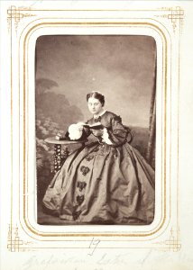 Fotografiporträtt på Esther von Hallwyl, f. von May, 1860-talet - Hallwylska museet - 107811