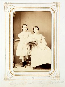 Fotografiporträtt på Eugenie och Augusta Wallis, 1860-tal - Hallwylska museet - 107800 photo