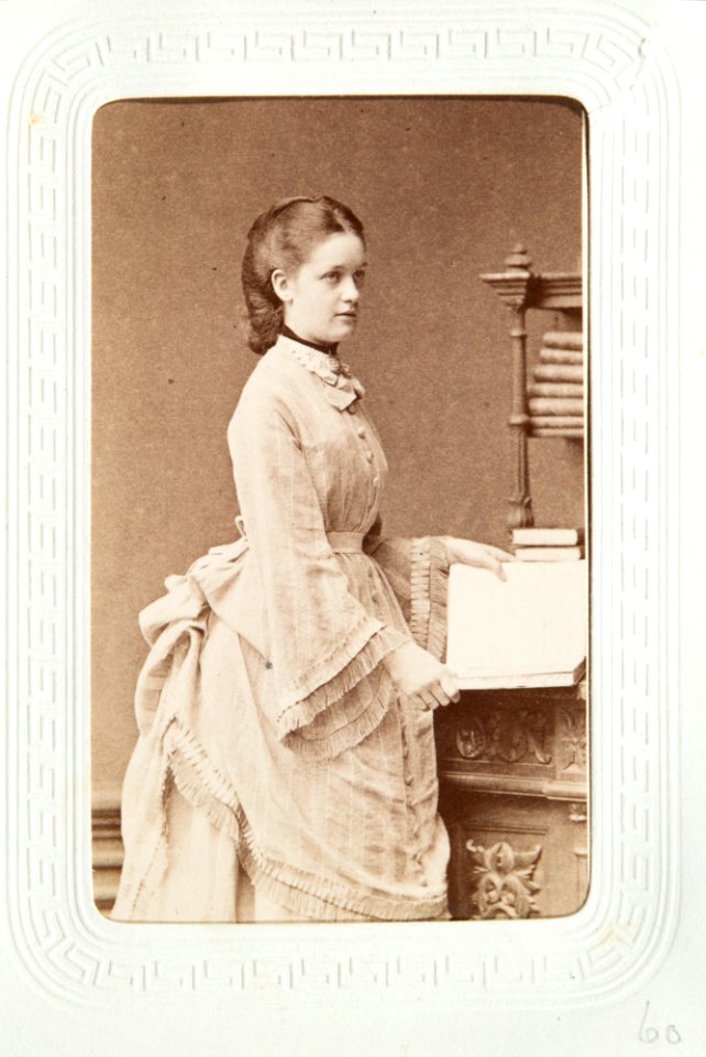 Fotografiporträtt på kvinna - Hallwylska museet - 107638