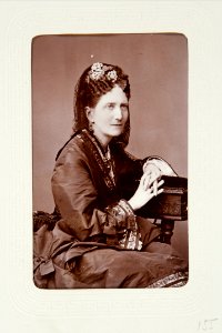 Fotografiporträtt på Malwine von Arnim-Kröchlendorff, syster till Otto von Bismarck - Hallwylska museet - 107778
