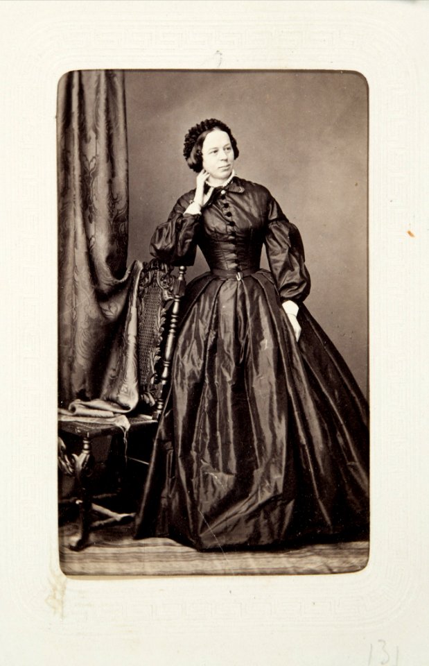 Fotografiporträtt på Marie von Merhart, 1800-talets andra hälft - Hallwylska museet - 107725