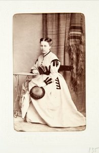 Fotografiporträtt på Mathilde von Herrenschwand - Hallwylska museet - 107727