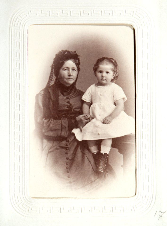 Fotografiporträtt på Margarethe Cecilie von Hallwyl och Hilda von Hallwyl, 1860-tal - Hallwylska museet - 107595