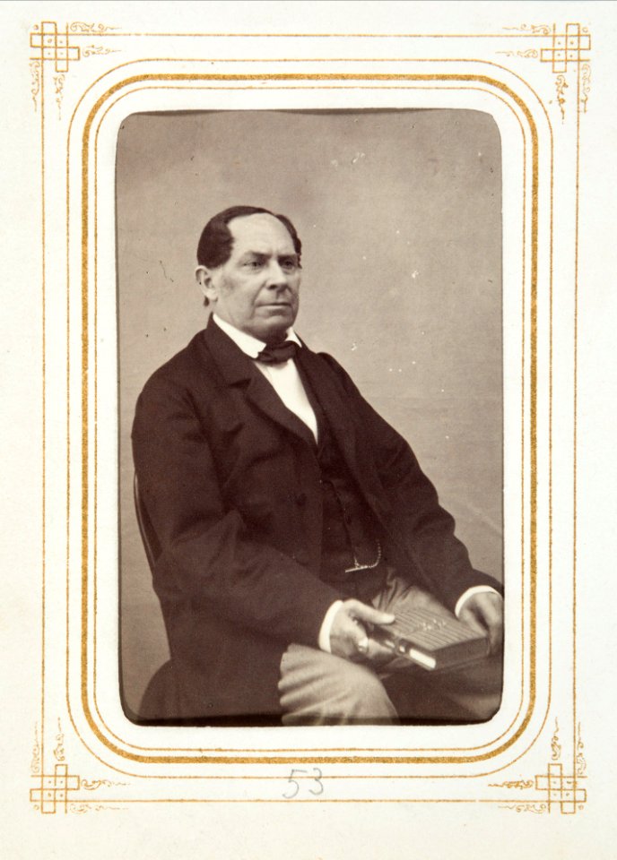 Fotografiporträtt på okänd man, i album erhållet av Johanna Kempe, f. Wallis på 1860-talet. - Hallwylska museet - 107845
