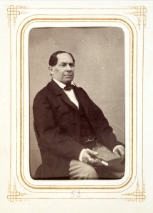 Fotografiporträtt på okänd man, i album erhållet av Johanna Kempe, f. Wallis på 1860-talet. - Hallwylska museet - 107845