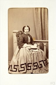 Fotografiporträtt på kvinna, 1800-talets andra hälft - Hallwylska museet - 107671 photo