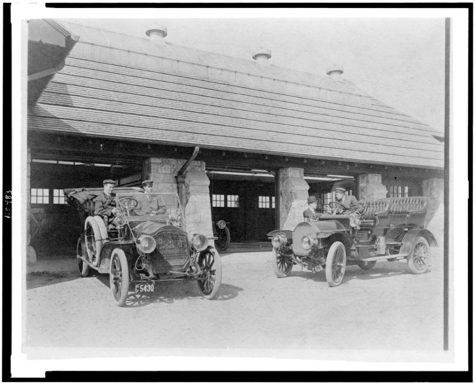 Four men with two automobiles outside of garage of Edmund Cogswell Converse, Greenwich, Connecticut LCCN94502487