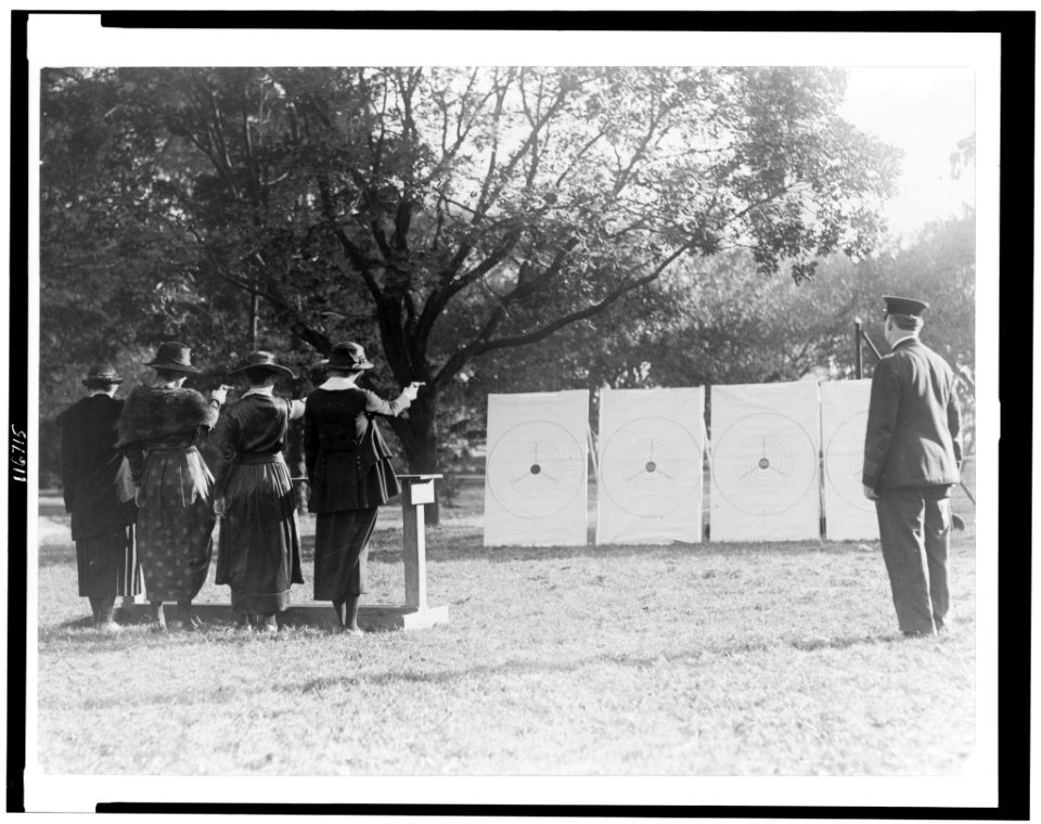 Four policewomen shooting at targets, as a policeman watches LCCN96514630