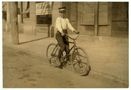 Fourteen year old messenger -2 Western Union, Shreveport. Says he goes to the Red Light district all the time. See Hine report on Messengers. LOC nclc.05549