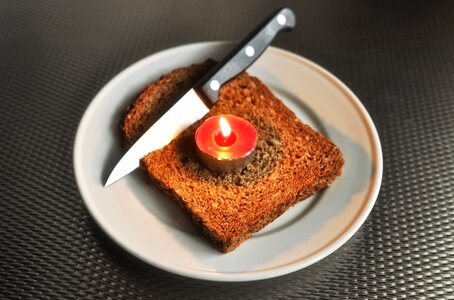 Tea light hot red tea light