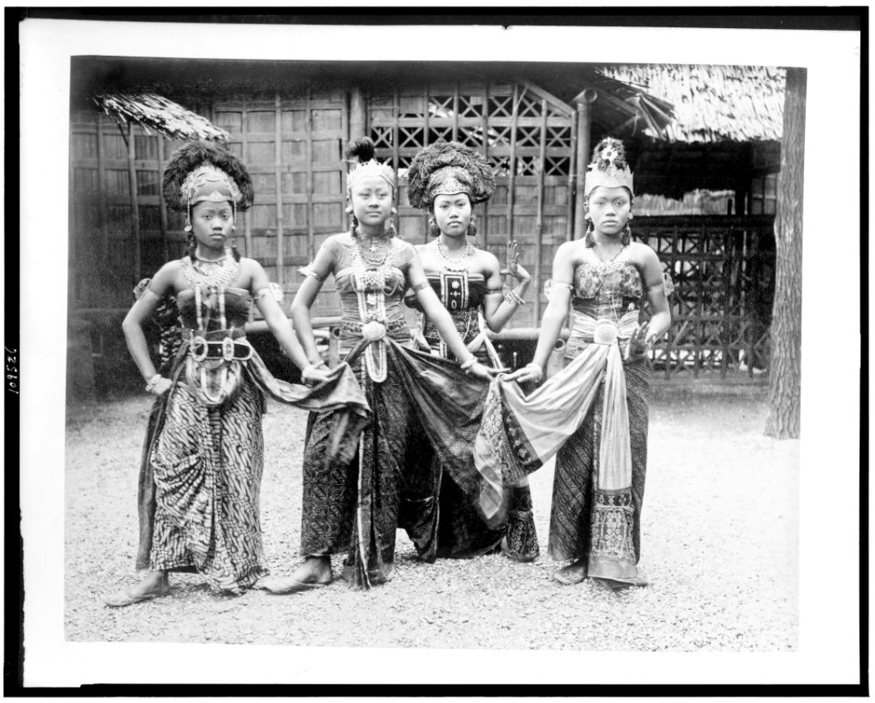 Four women dancers in Javanese Village, full-length portrait, standing, in costume, Paris Exposition, 1889 LCCN94500850