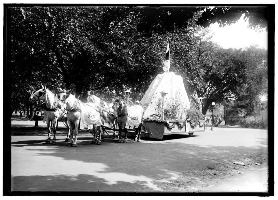 FOURTH OF JULY PARADES. FLOAT- JAPAN LCCN2016870150