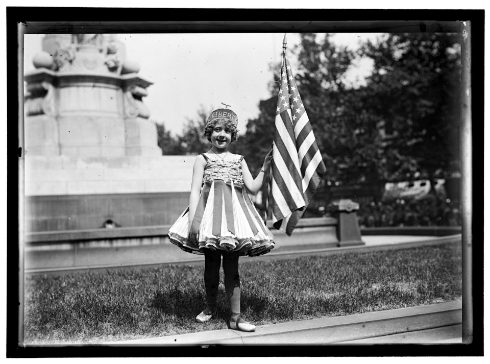 FOURTH OF JULY. CHILD AS 'LIBERTY' LCCN2016866970