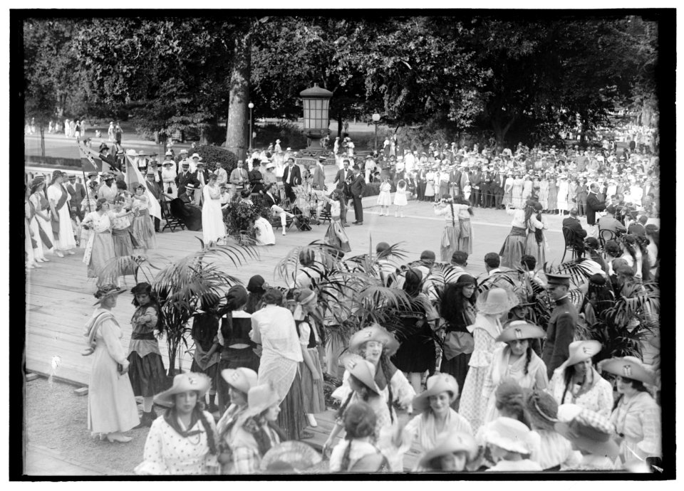 FOURTH OF JULY. SPANISH DANCERS LCCN2016869367