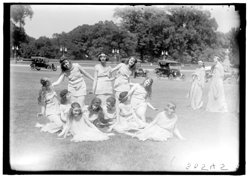 FOURTH OF JULY. TABLEAU ON ELLIPSE- 'LIBERTY,' 'COLUMBIA,' AND DANCERS LCCN2016870158