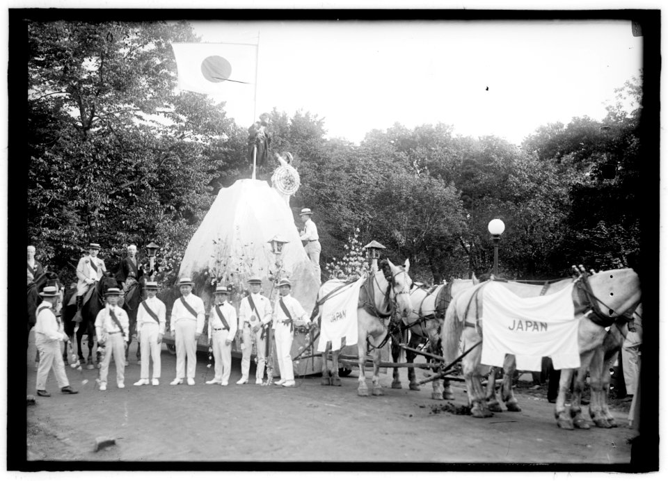 FOURTH OF JULY PARADES. FLOAT- JAPAN LCCN2016870149