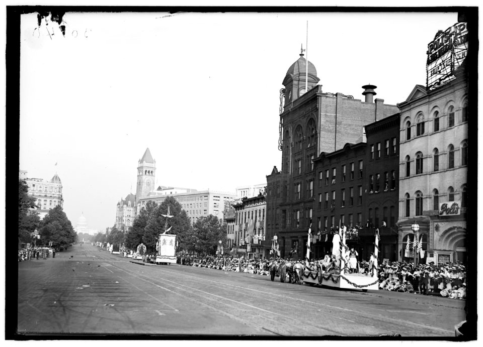 FOURTH OF JULY PARADES. GENERAL VIEW ON PENNSYLVANIA AVENUE LCCN2016870153