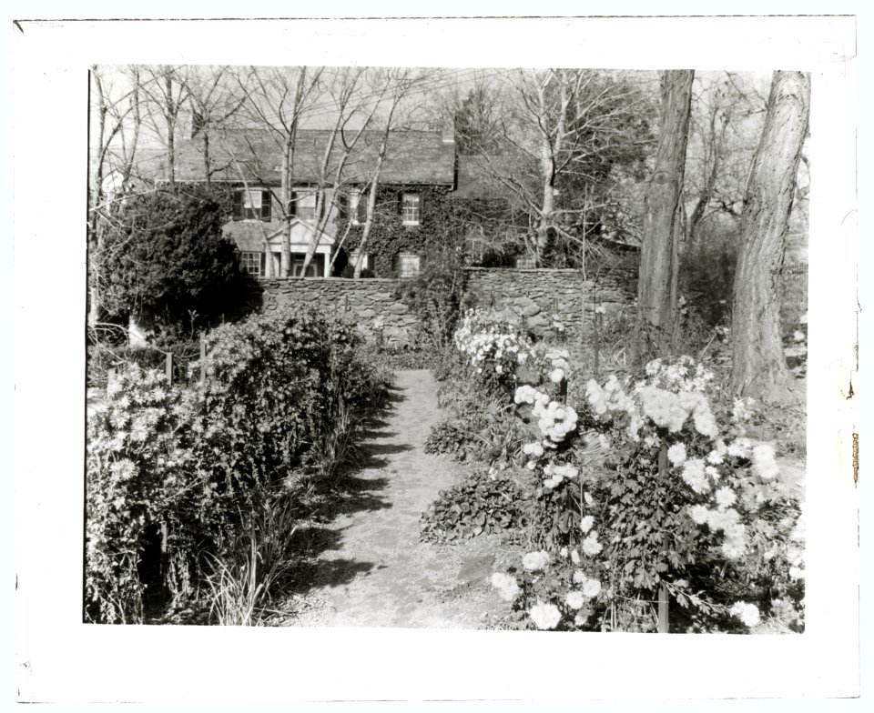 Foxcroft School, Middleburg, Loudoun County, Virginia. Flower border pathway LCCN2008680006