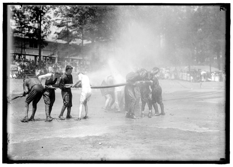 FOURTH OF JULY. SCENES IN CELEBRATION AT WALTER REED LCCN2016870168